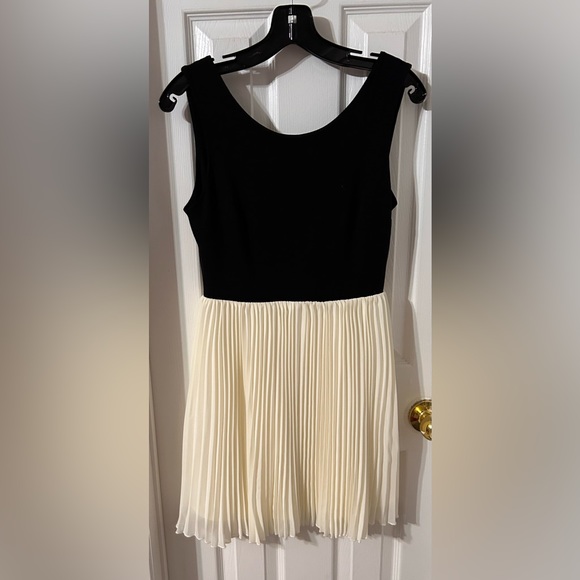 KNT pleated mini dress - Picture 3 of 5